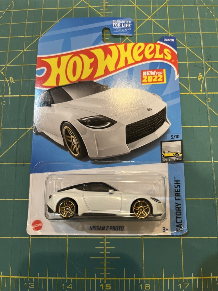 Hot Wheels- Factory Fresh- Nissan Z Proto 124/250