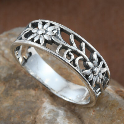 KUNSTGEFERTIGTER FLORALER BANDRING AUS STERLINGSILBER, GRÖSSE 9