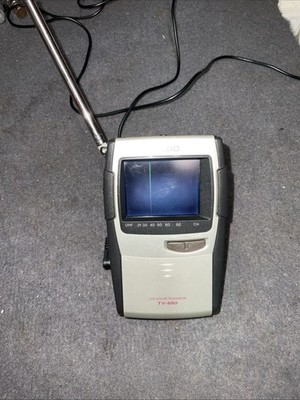 Vintage Casio TV-880D Miniatur tragbarer Taschenfernseher mit integriertem Ständer & Ladegerät
