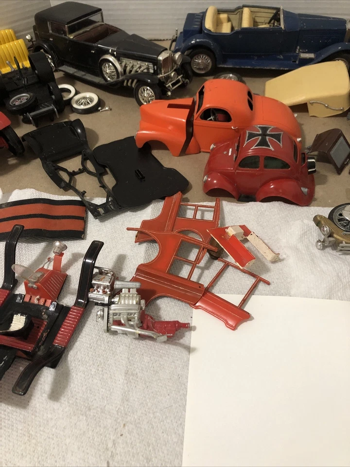 Vintage lot of Mix ,60s Monogram,Hubley Die Cast Metal Model Car Kits Parts - Image 3 of 4