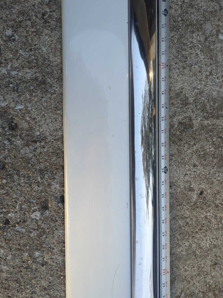 00-06 吉姆西育空 XL 后右右手乘客侧外门装饰成型白色 — 第 3/4 张图片