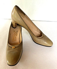 Vtg Salvatore Ferragamo Womens Shoes Size 7.5 AAA Tan Heel Pumps Made in Italy