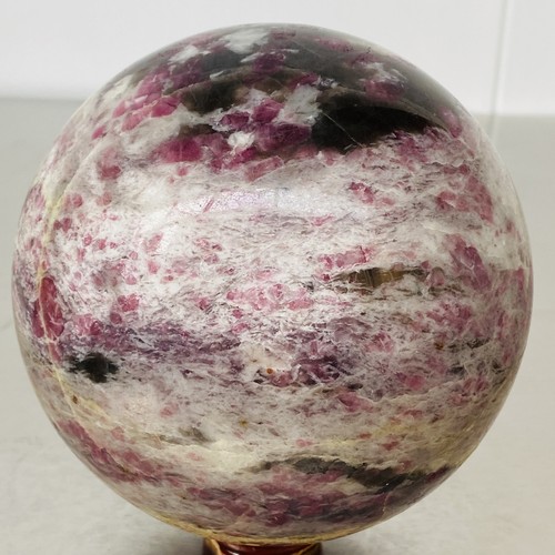 Pietra cristallo quarzo tormalina rossa naturale sfera guarigione 2920G - Foto 3 di 12