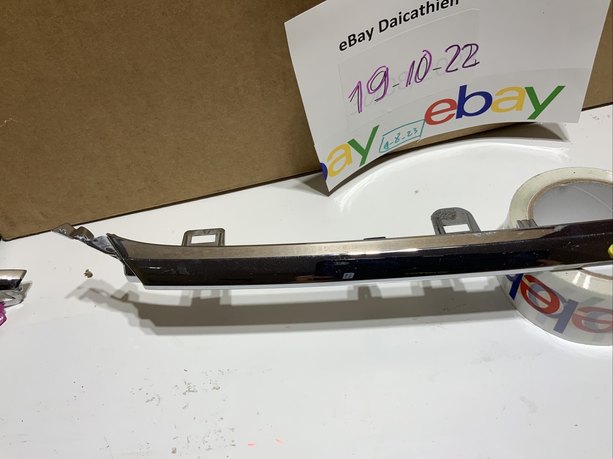 2020-2023 Toyota Venza front bumper trim molding chrome 53121