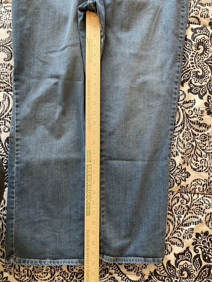 Pantalones de mezclilla Lee Classic Fit para mujer talla 12P pierna recta tiro medio lavado medio Foto 4 de 4