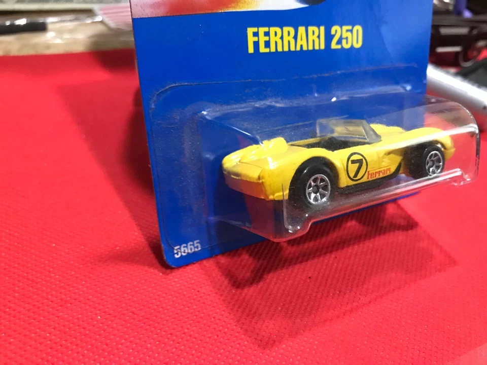 Ferrari 250 1991 Hot Wheels Collector n.º 117 amarillo como nuevo en tarjeta 1:64 B544 Foto 4 de 4