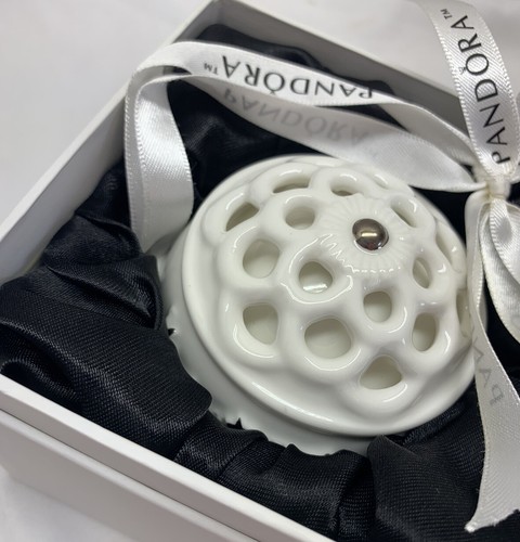 Pandora 2011 Christmas Snow Ball Ceramic Tree Ornament In Original Box - Picture 8 of 13
