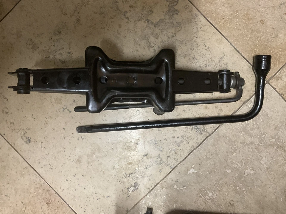 Macaco Fiesta 2000-2011 Ford Focus.08-19 com chave fabricante de equipamento original - Imagem 3 de 4