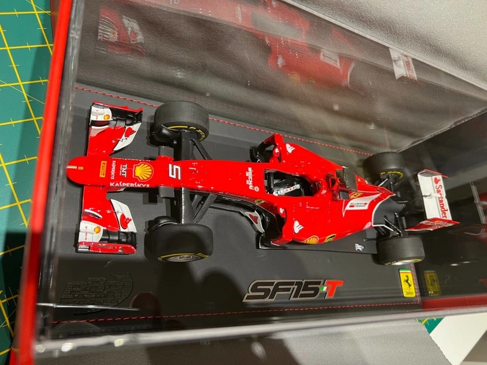 BBR models 1/18 Ferrari SF 15-T GP Malesia 2015 S. Vettel - Image 4 of 4
