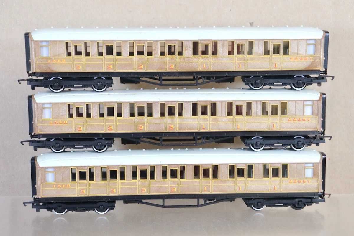 Hornby flying scotsman coaches hotsell