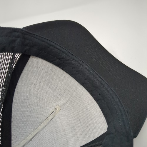 Gorra de camionero Alpha Snapback malla trasera negra talla única ajustable Yupoong - Imagen 7 de 8