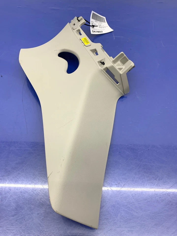 2021 - 2023 KIA SORENTO REAR RIGHT D PILLAR TRIM PANEL *SCRATCH/ MISCOLORING* - Image 4 of 4