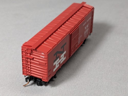 N Scale Micro Trains 20830 NEW HAVEN 40' Box Car, Single Door NH 31728 - Picture 4 of 7