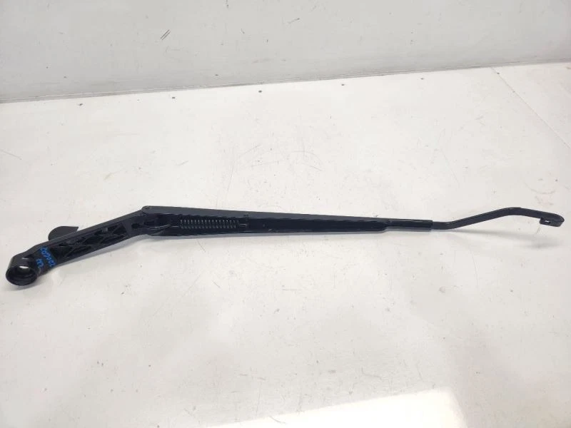 2001 Toyota Prius Drivers Left Front Wiper Arm - Image 2 of 4