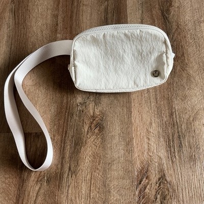 Lululemon Everywhere Belt Bag White Cream With Logo Strap Chest LU9BG1S NEW