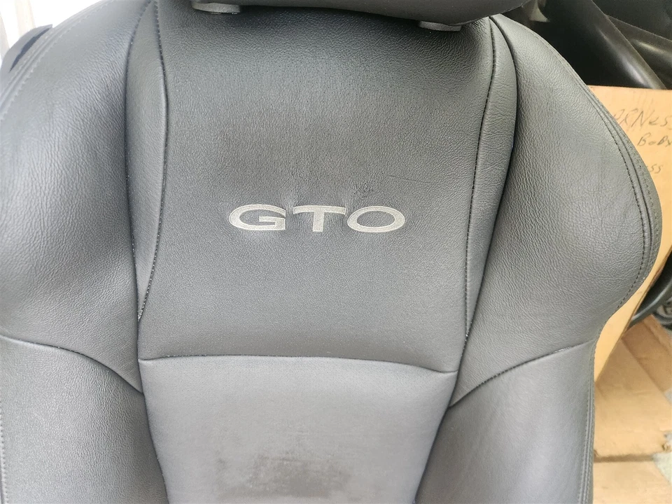 06 GTO CUERO NEGRO ASIENTO DELANTERO TRASERO COJÍN REPOSAPIÉS USADO DERECHO PASAJERO Foto 2 de 4