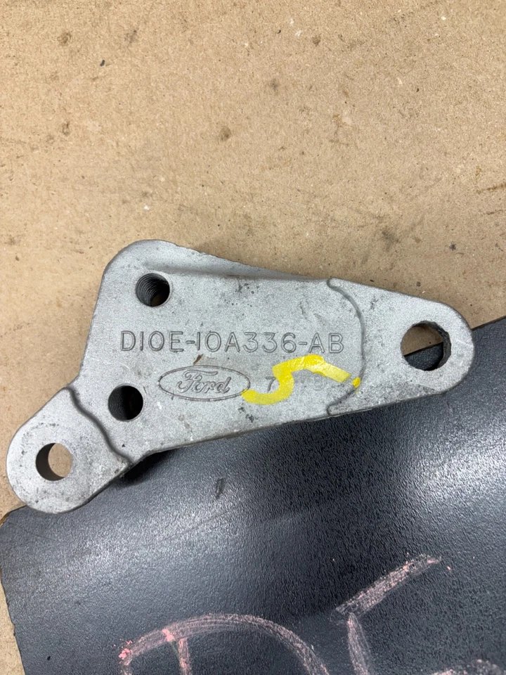SOPORTE DE MONTAJE ALTERNADOR CICLÓN MUSTANG COUGAR TORINO D1OE-10A335-AB OEM D10E O Foto 2 de 4