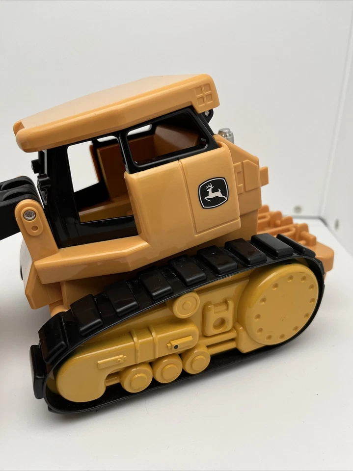 Bulldozer de juguete amarillo con licencia John Deere a pilas TOMY H0514Q00 EX2-5AZ Foto 2 de 4