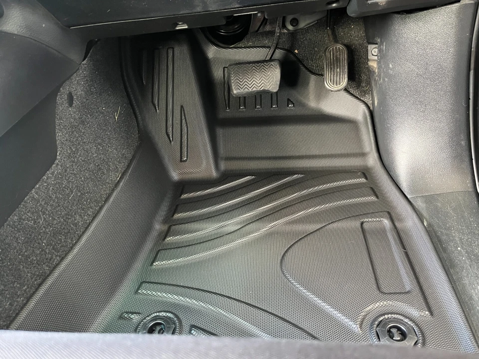 Juego completo de revestimientos de alfombrillas 3D para Toyota Hilux N80 Auto 2015-2025 TPE para todo clima Foto 2 de 4