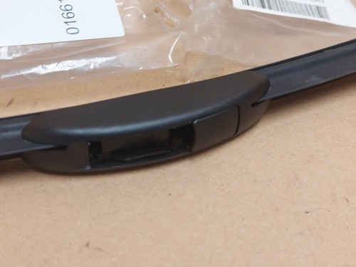 Hyundai Veloster FS Front Left Wiper Blade 2011-2017 983602L930 Genuine NEW - Picture 4 of 8