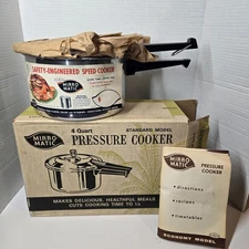 Vintage 1970s MIRRO-MATIC Aluminum 4-Quart Pressure Cooker M-0404 New In Box NOS