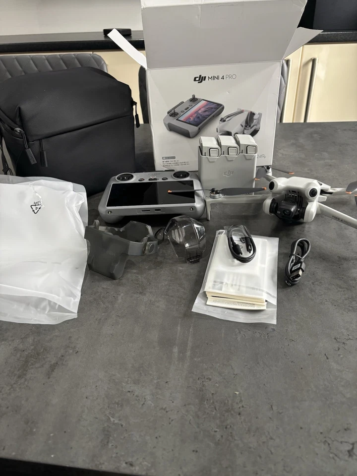 DJI Mini 4 Pro Fly More Combo Camera Drone RC2 Controller Great Condition - Image 3 of 4