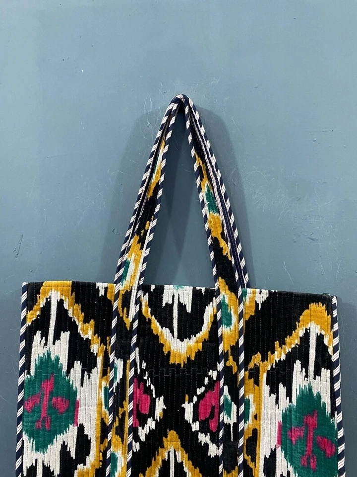 Indien Noir Ikat Imprimé Matelassé Épaule Sac Femmes Plage Velours Sac à Main US - Photo 3/4