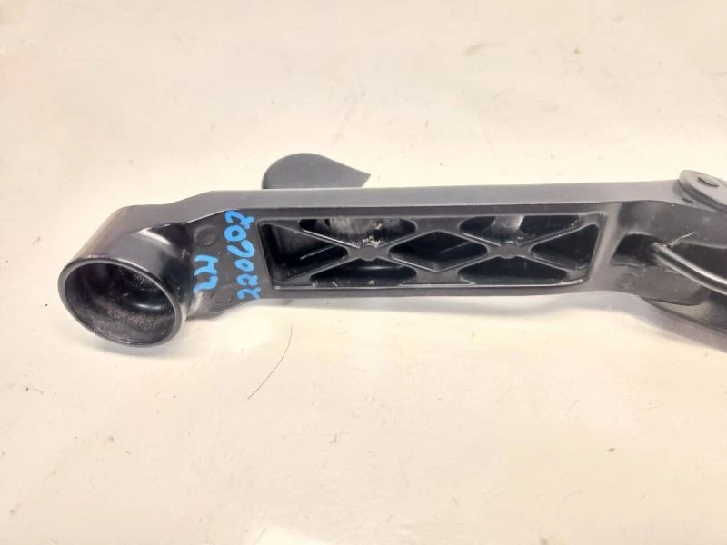 2001 Toyota Prius Drivers Left Front Wiper Arm - Image 3 of 4