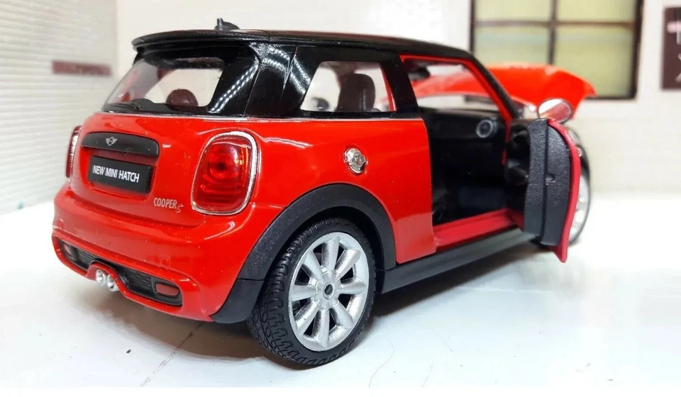 Mini Cooper One Hatch 2014 Red BMW Welly Very Detailed 1:24 Scale Diecast Model - Image 2 of 4
