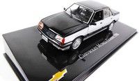 Chevrolet Monza Classic 1986 Schwarz-Silber 1:43 IXO Edicola Modellauto