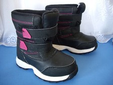 WONDER NATION BABY GIRL SNOW BOOTS / SIZE 8 / SUPER CLEAN AND VERY EXCELLENT