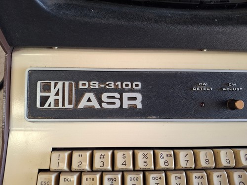 Hal DS-3100 ASR Teletyp Komunikacja RTTY/CW Terminal Klawiatura Szynka Radio - Zdjęcie 4 z 17