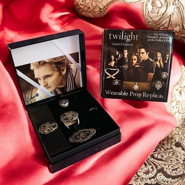 NECA Twilight Official Complete Cullen Family Jewelry Set | eBay