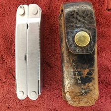 🔪  Leatherman Super Tool Multi Tool with Leather Sheath