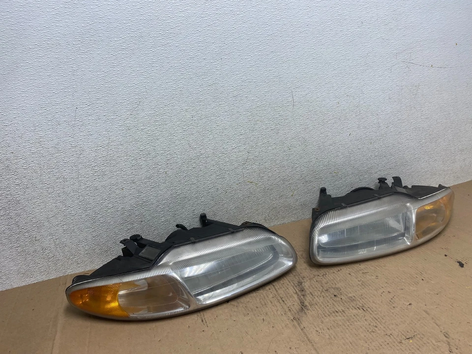Faros halógenos laterales izquierdo+derecho Chrysler Sebring 1996-2000 OEM Q1687 Foto 3 de 4
