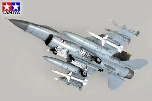 f-16CJ Fighting Falcon block 50 scala 1:48 cod. 61098 - Immagine 3 di 3