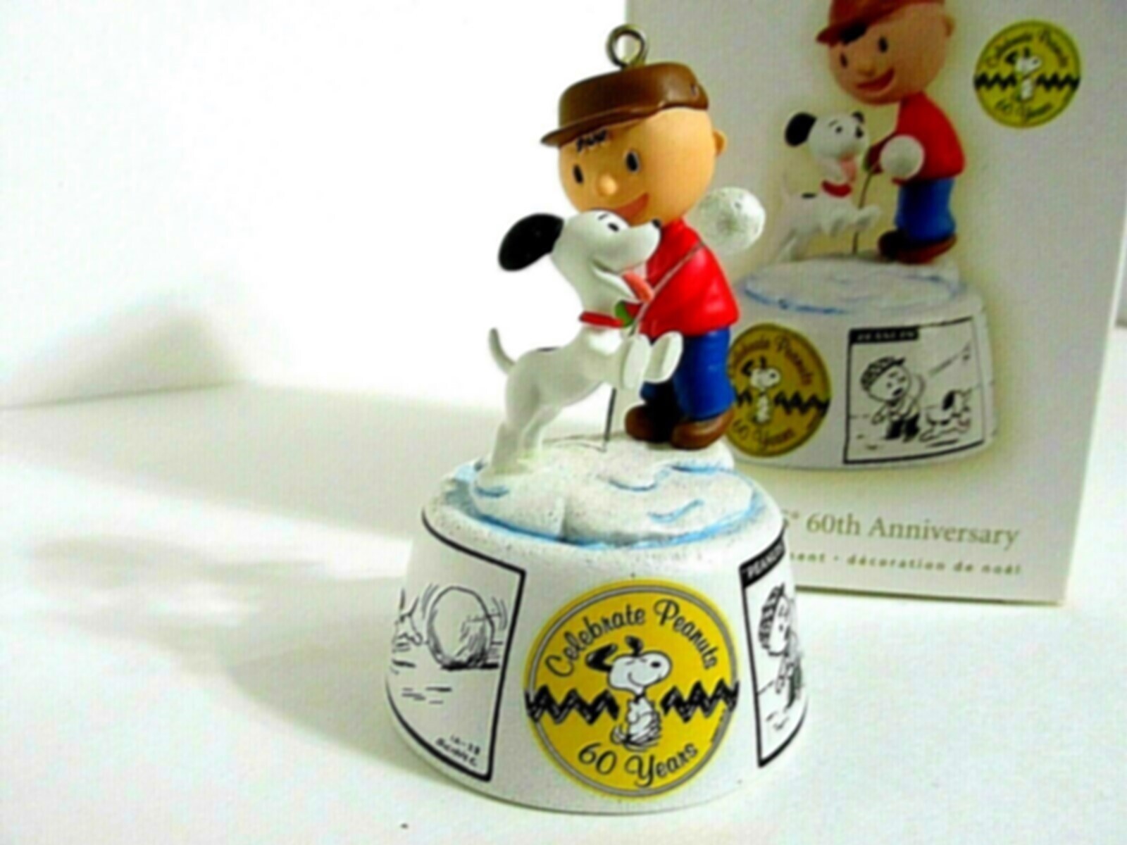 SNOOPY & CHARLIE BROWN PEANUTS HALLMARK CHRISTMAS ORNAMENT FIGURINE 2009 COLLECTIBLE