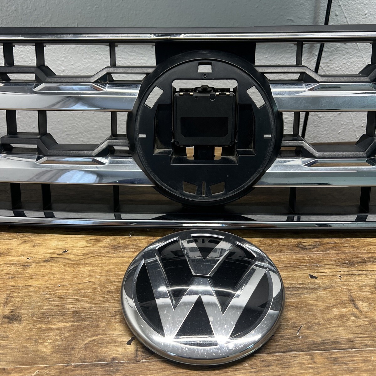 VOLKSWAGEN ALLEY 看板 2020-2024 Volkswagen Logo Emblem Altas Atlas Cross Sport
