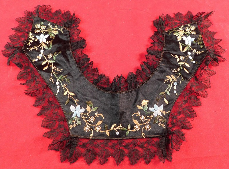 Victorian Black Silk Embroidered Flowers Chantilly Lace Collar Dress Trim Vtg