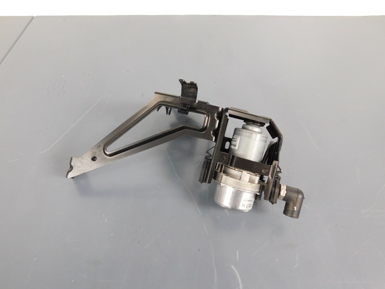 2015 12 13 14 15  Audi R8 V10 Electric Vacuum Pump / Bracket #1011 C5