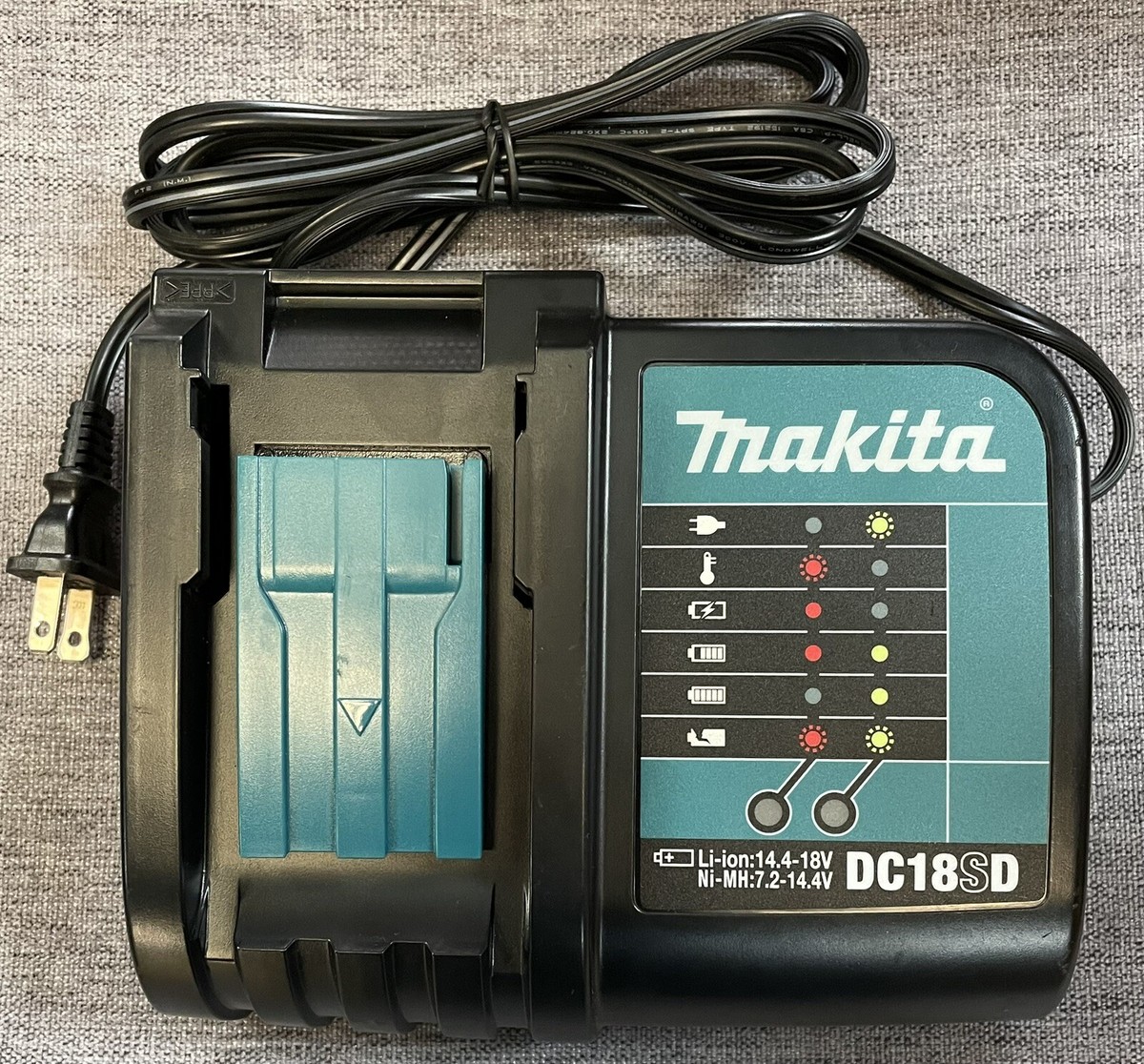 Makita 18V LXT Single-Port Battery Charger (DC18SD)