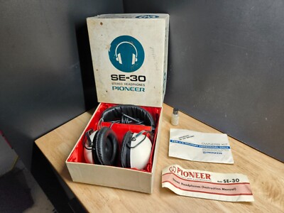 Pioneer SE-30 Vintage Headphones w/ Original Box Tested