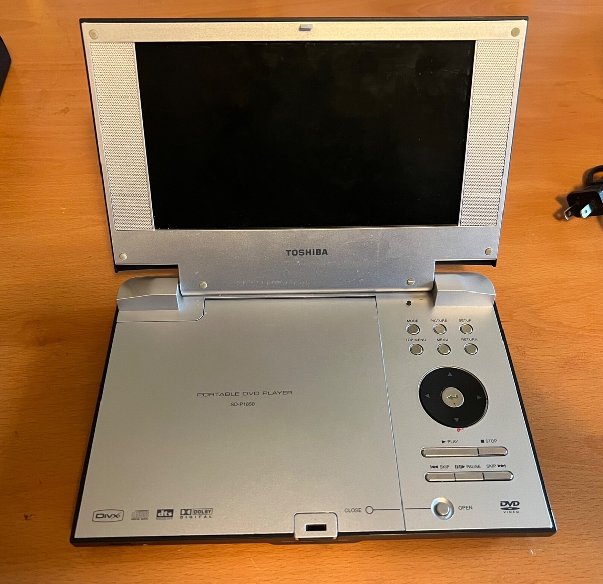 Toshiba SD-P1850 Portable DVD Player Only and charger W/ Battery