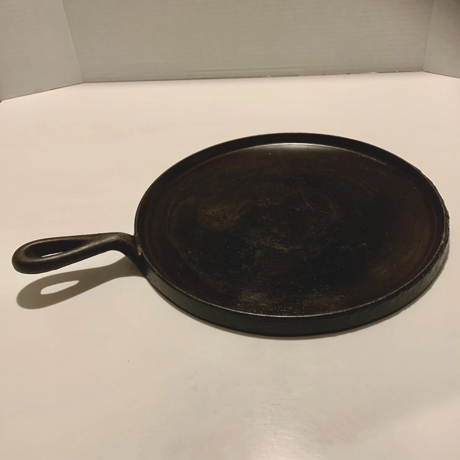 McCLARY'S VINTAGE #9 CAST IRON GRIDDLE, ROUND, MODEL X613 GREAT CONDITION