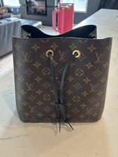 Louis Vuitton NeoNoe MM Monogram Bucket Draws...