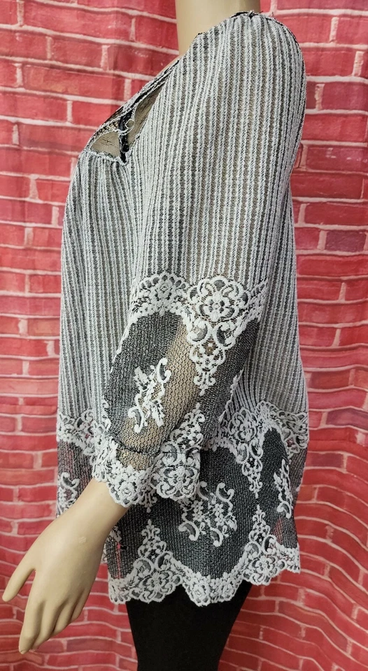 Blusa Anna Sui preta e branca bordada listrada malha renda tamanho M #C6 - Imagem 2 de 4