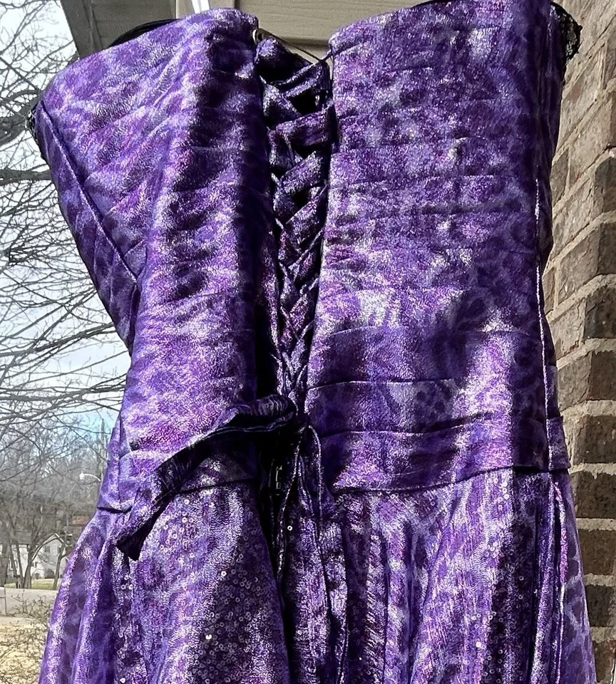 Ropa formal alta/baja de Riva Designs talla 10. Cheetah púrpura con top/falda con cuentas Foto 4 de 4