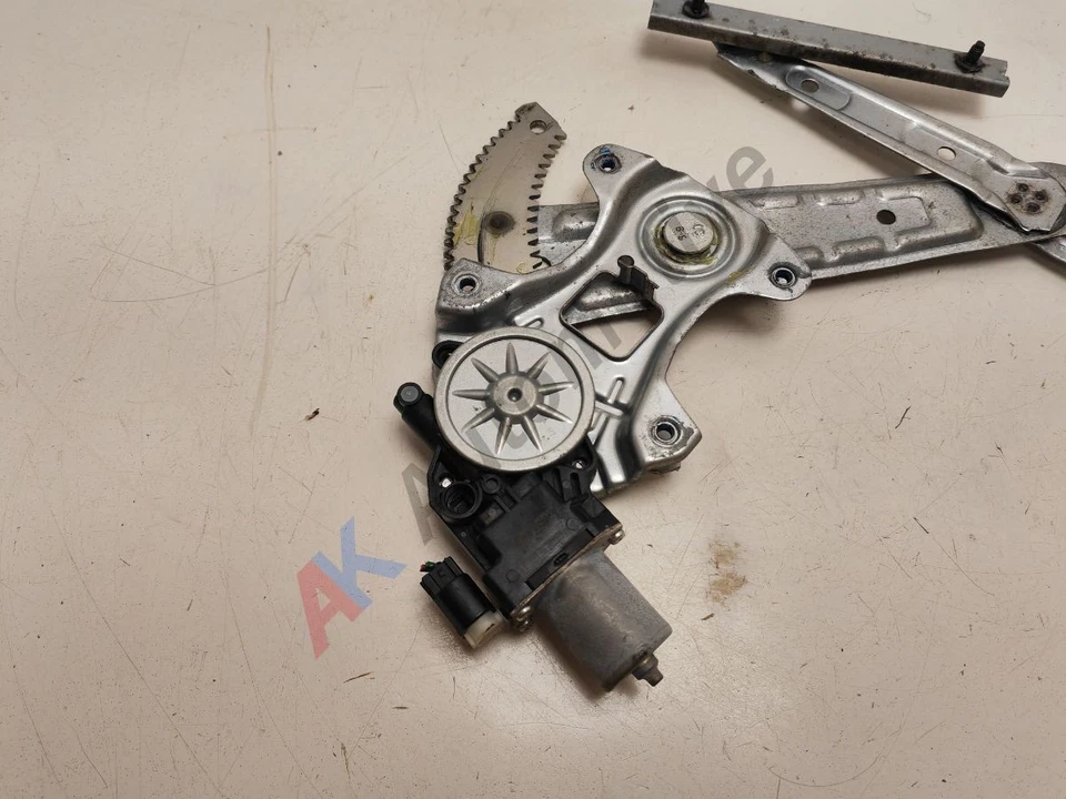 Mitsubishi L200 MK5 15-19 Front Window Regulator Left Passenger 5713A473 - Image 3 of 4