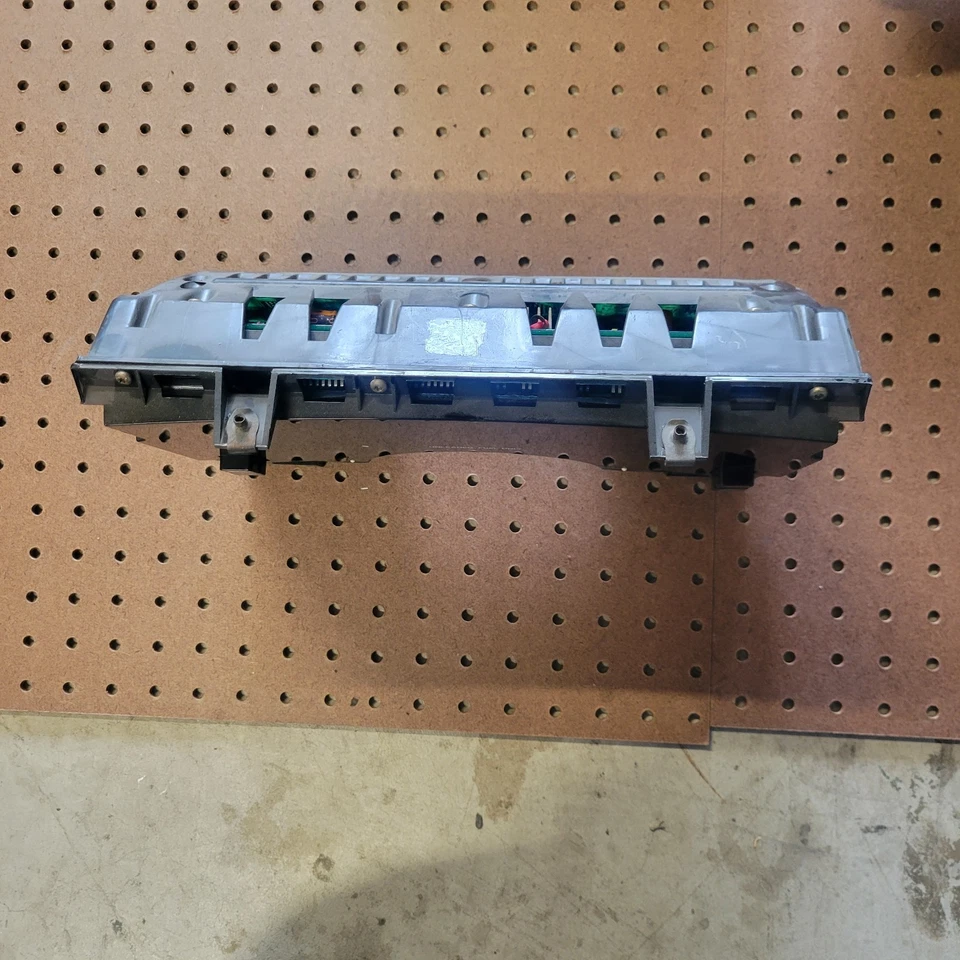 Cuadro de instrumentos digital Speedo 16139696 Buick Riviera Reatta 1990-1993 Foto 4 de 4
