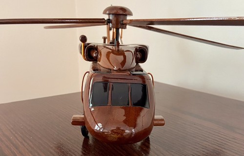 Sikorsky UH-60 Black Hawk Helicopter 21.5" Mahogony Wood Desk Model - Picture 6 of 6